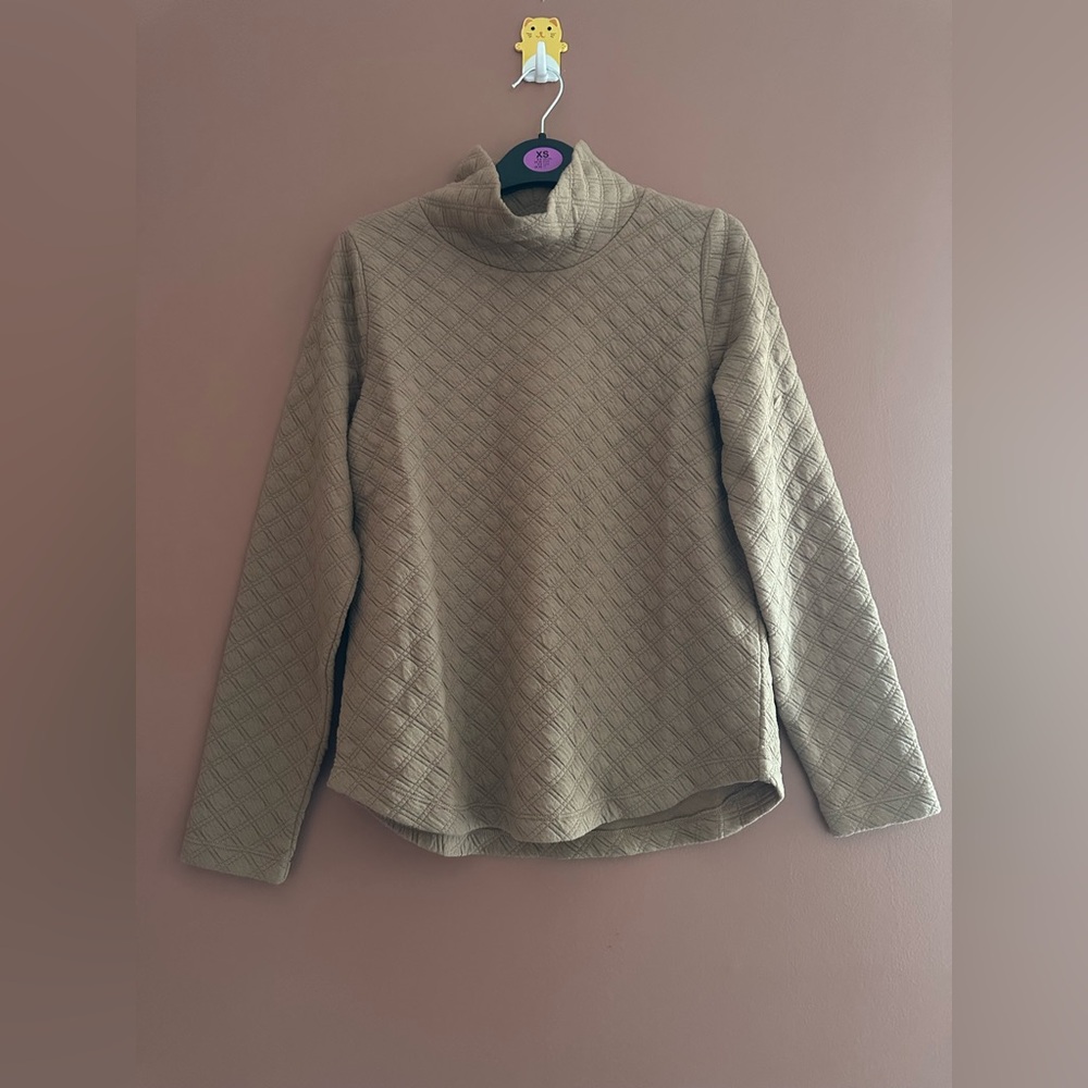 Quilted mockneck pullover